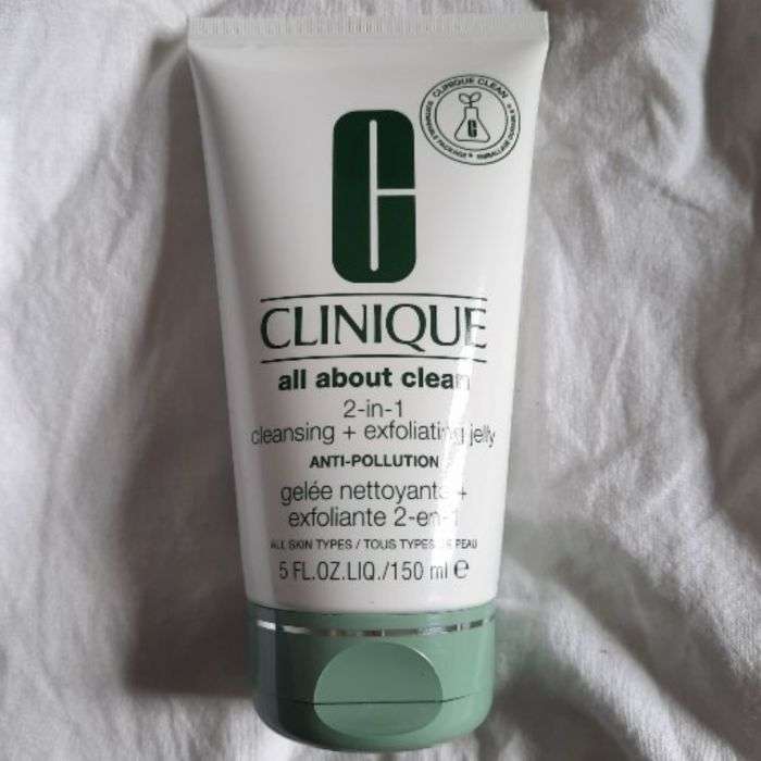 clinique-clinique-all-about-clean-2-in-1-gel-nettoyant-et-exfoliant-150-ml-gommages-visage.jpg CLINIQUE ALL ABOUT CLEAN 2 IN 1 GEL NETTOYANT ET EXFOLIANT 150 ML – Image 1